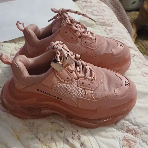 Balenciaga   - Picture 1 of 12